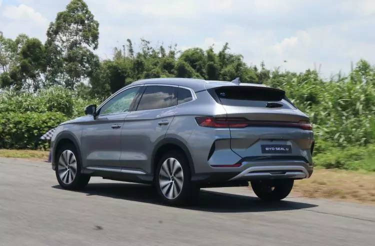 BYD 2100 KM Menzilli Otomobiliyle Tarih Yazacak 9